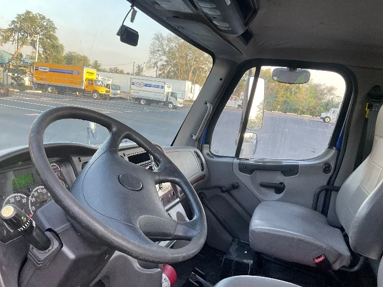 2020 Freightliner eM2 in Tampa, FL — photo 9