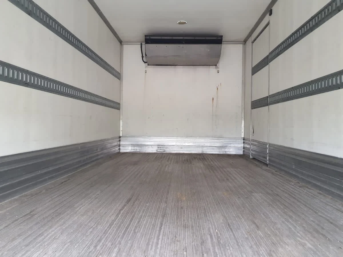 2020 Isuzu NRR in Wayland, MI — photo 9