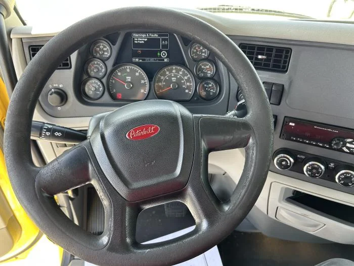 2021 Peterbilt 579 in Orlando, FL — photo 12