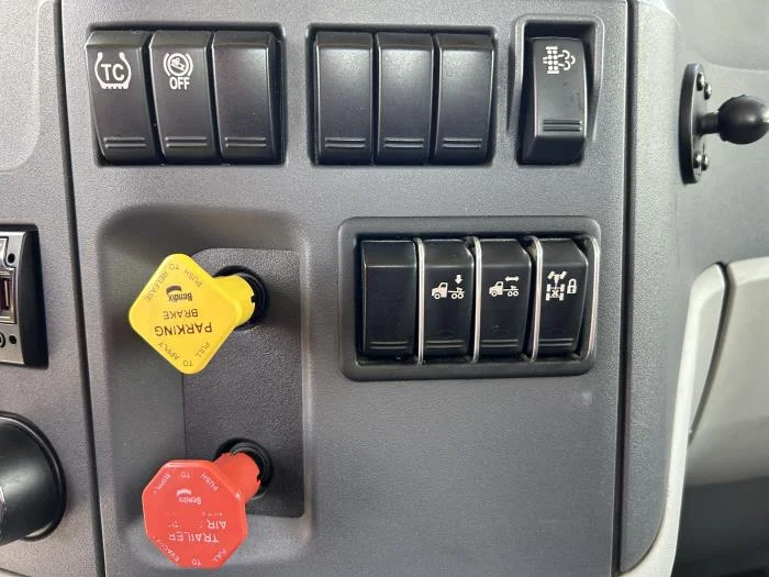 2021 Peterbilt 579 in Orlando, FL — photo 10