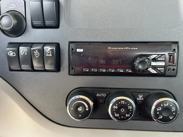 2021 Peterbilt 579 - image 11