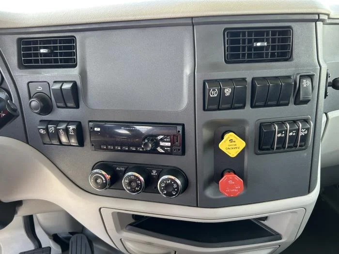 2021 Peterbilt 579 - image 9