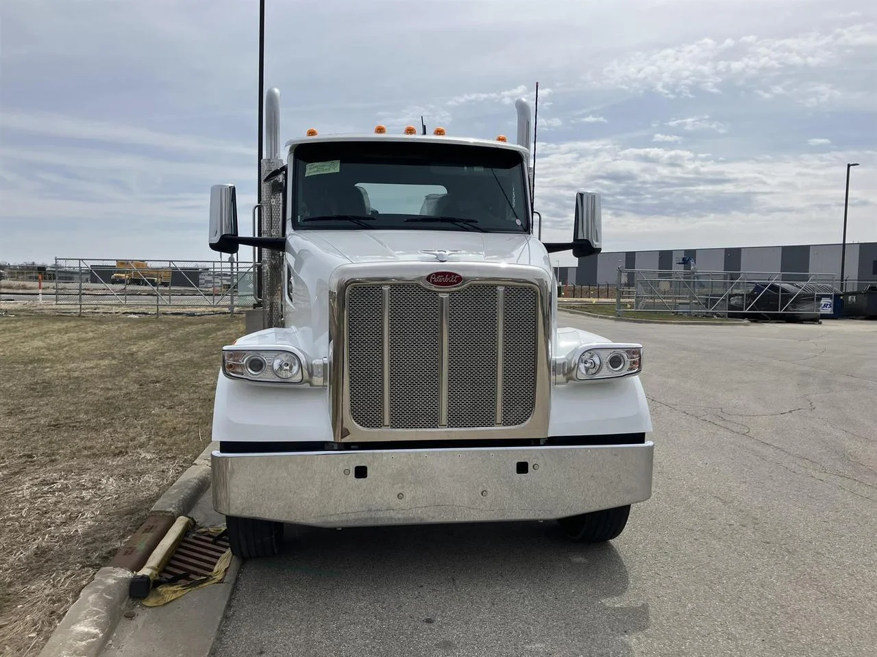 2027 Peterbilt 567