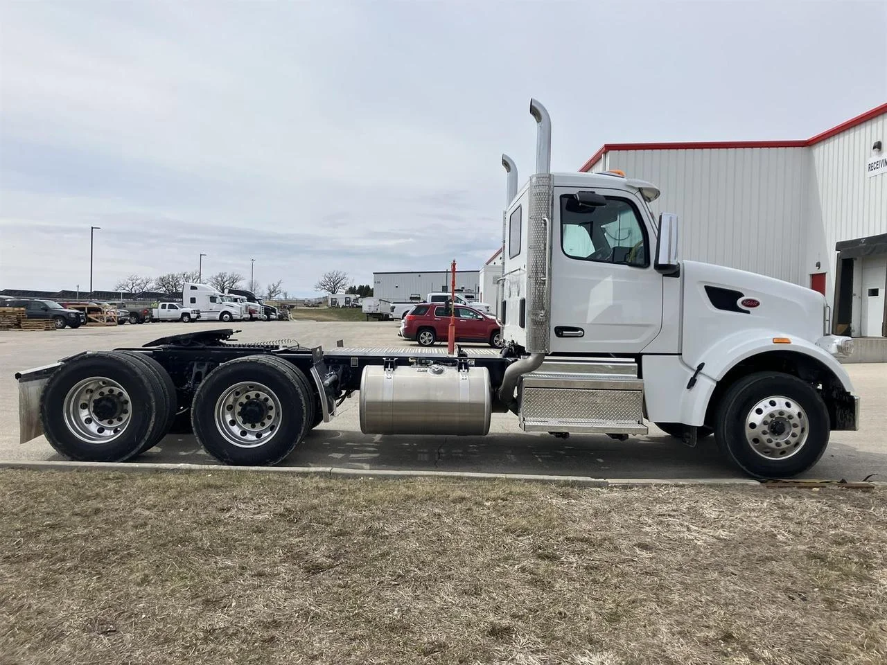 2027 Peterbilt 567 in Rochester, MN — photo 4