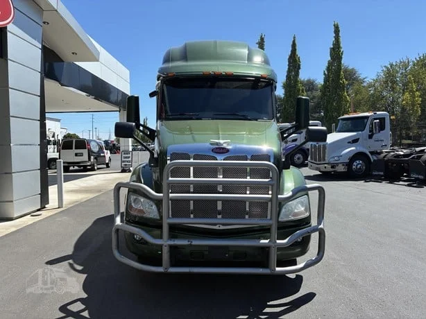2021 Peterbilt 579 in Portland, OR — photo 2