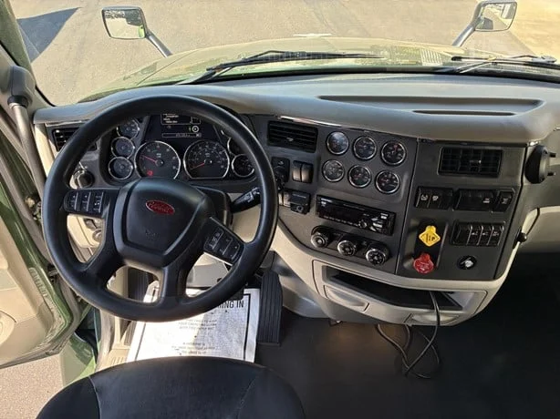 2021 Peterbilt 579 in Portland, OR — photo 24