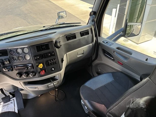 2021 Peterbilt 579 in Portland, OR — photo 22