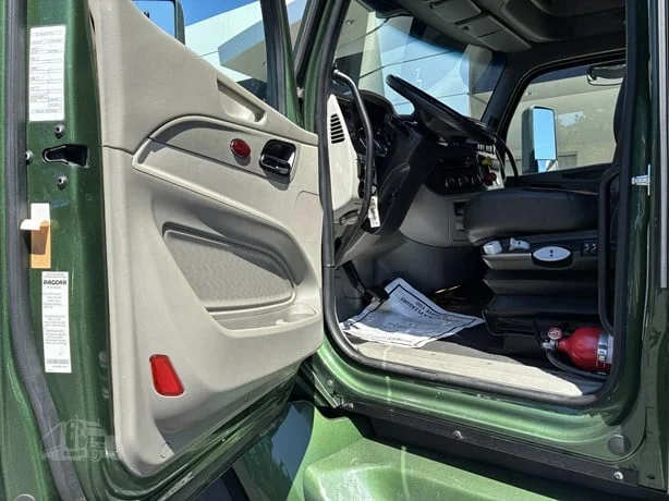 2021 Peterbilt 579 in Portland, OR — photo 13