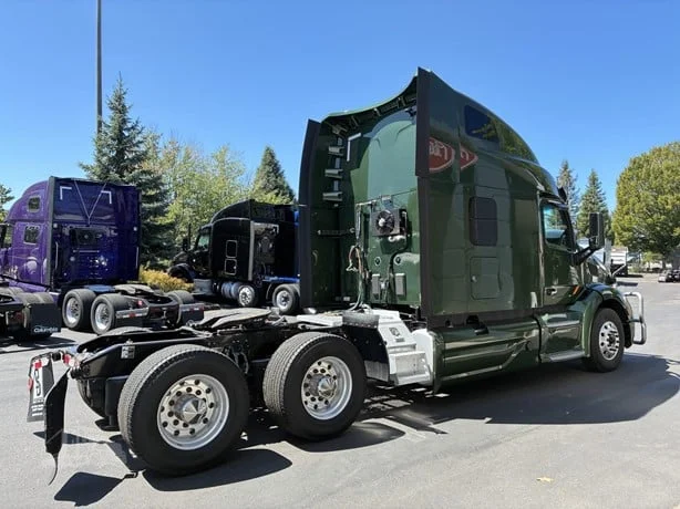 2021 Peterbilt 579 in Portland, OR — photo 4