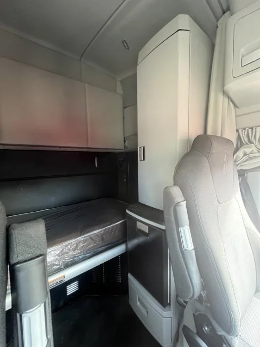 2024 Kenworth T680 - image 18