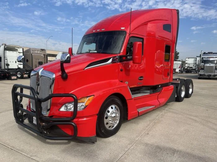 2024 Kenworth T680 - image 2