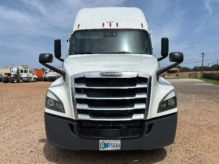 2021 Freightliner Cascadia in Longview, TX — photo 2