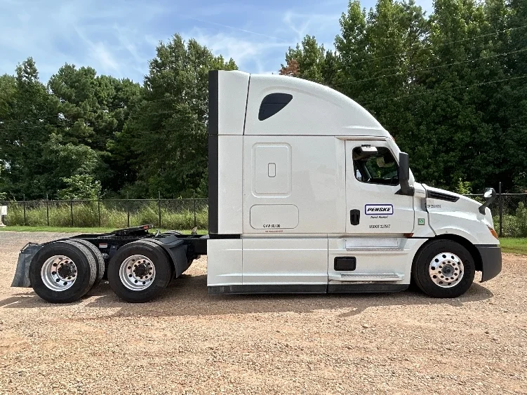 2021 Freightliner Cascadia in Longview, TX — photo 8