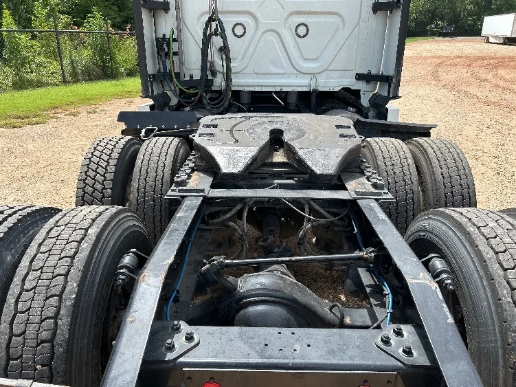 2021 Freightliner Cascadia in Longview, TX — photo 6