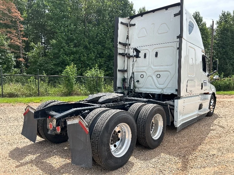 2021 Freightliner Cascadia in Longview, TX — photo 7
