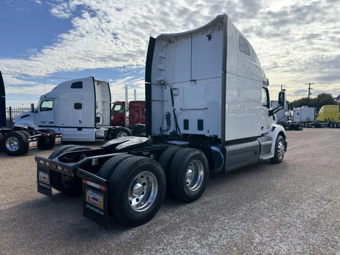 2021 Peterbilt 579 in Dallas, TX — photo 3