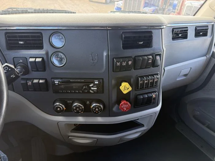2021 Peterbilt 579 in Dallas, TX — photo 7