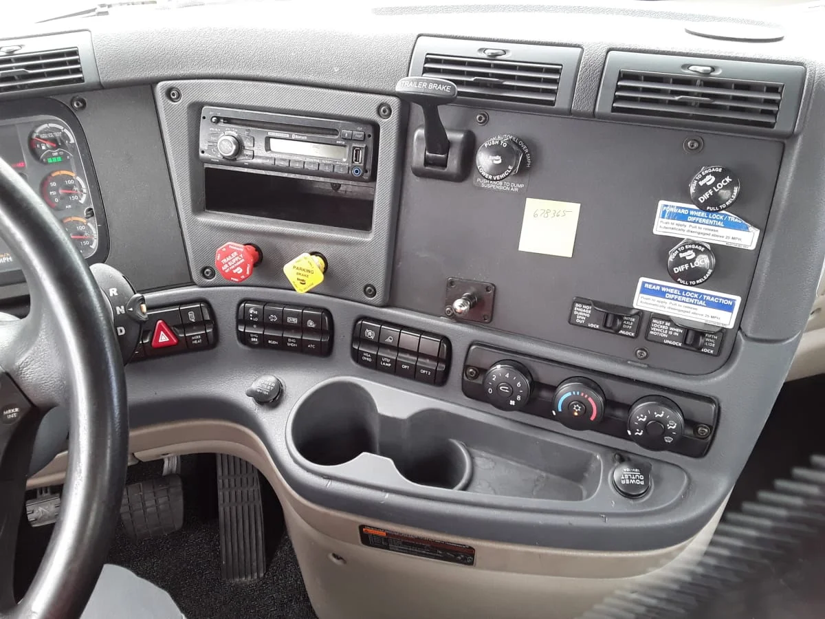 2017 Freightliner Cascadia - image 10