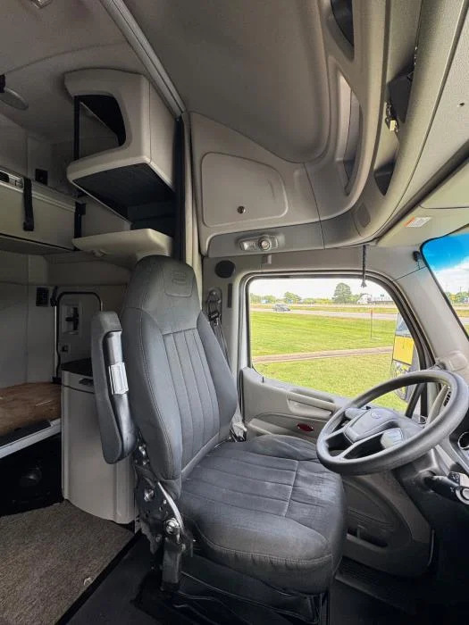 2022 Peterbilt 579 - image 18