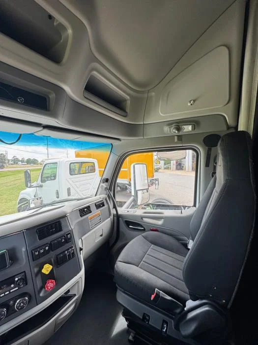 2022 Peterbilt 579 - image 21