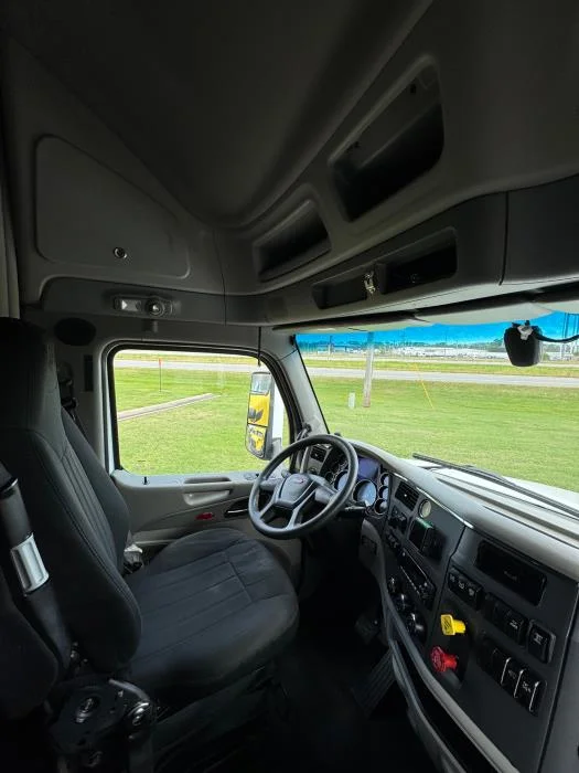 2022 Peterbilt 579 - image 19