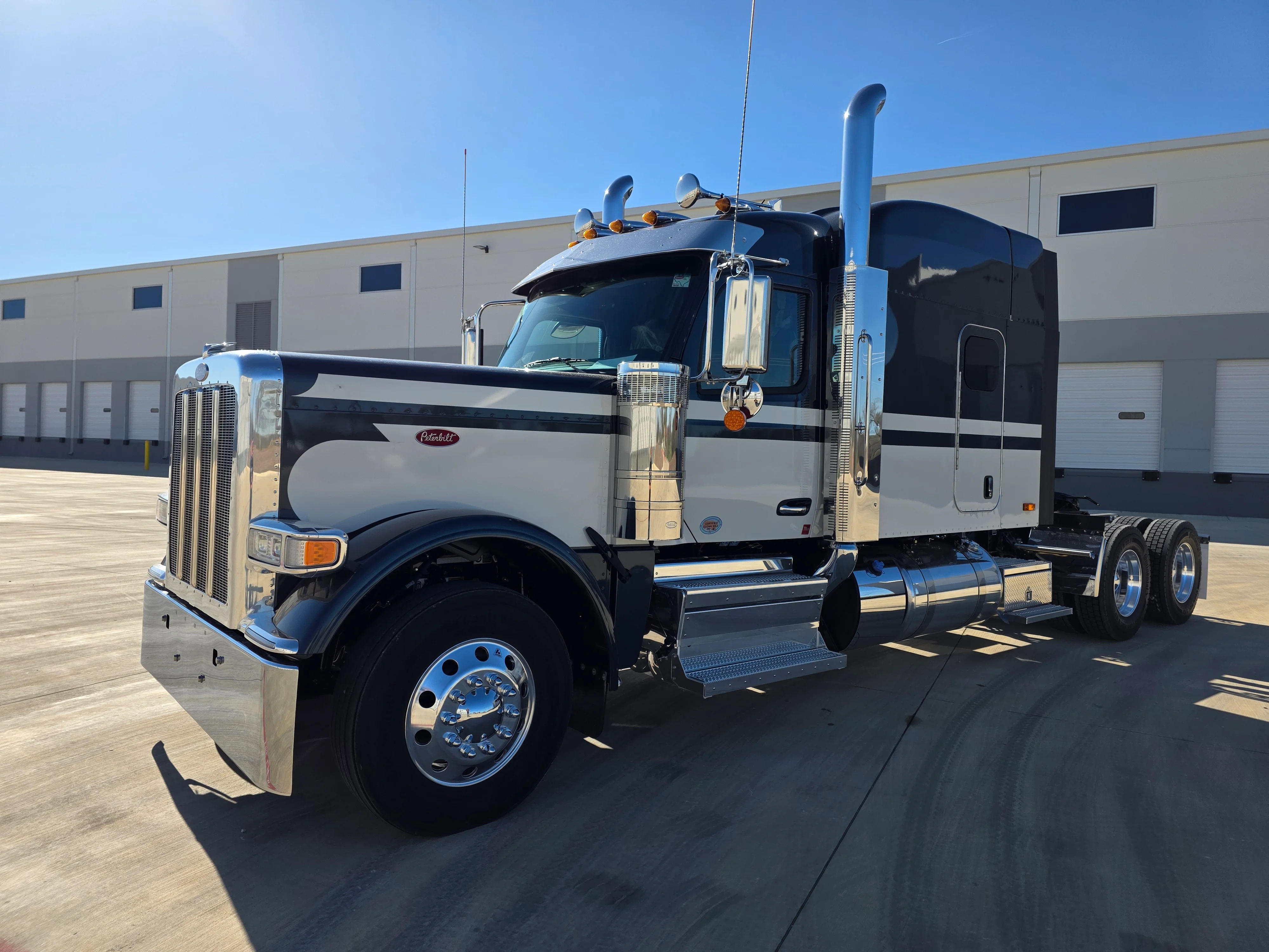 2027 Peterbilt 589 in Cincinnati, OH