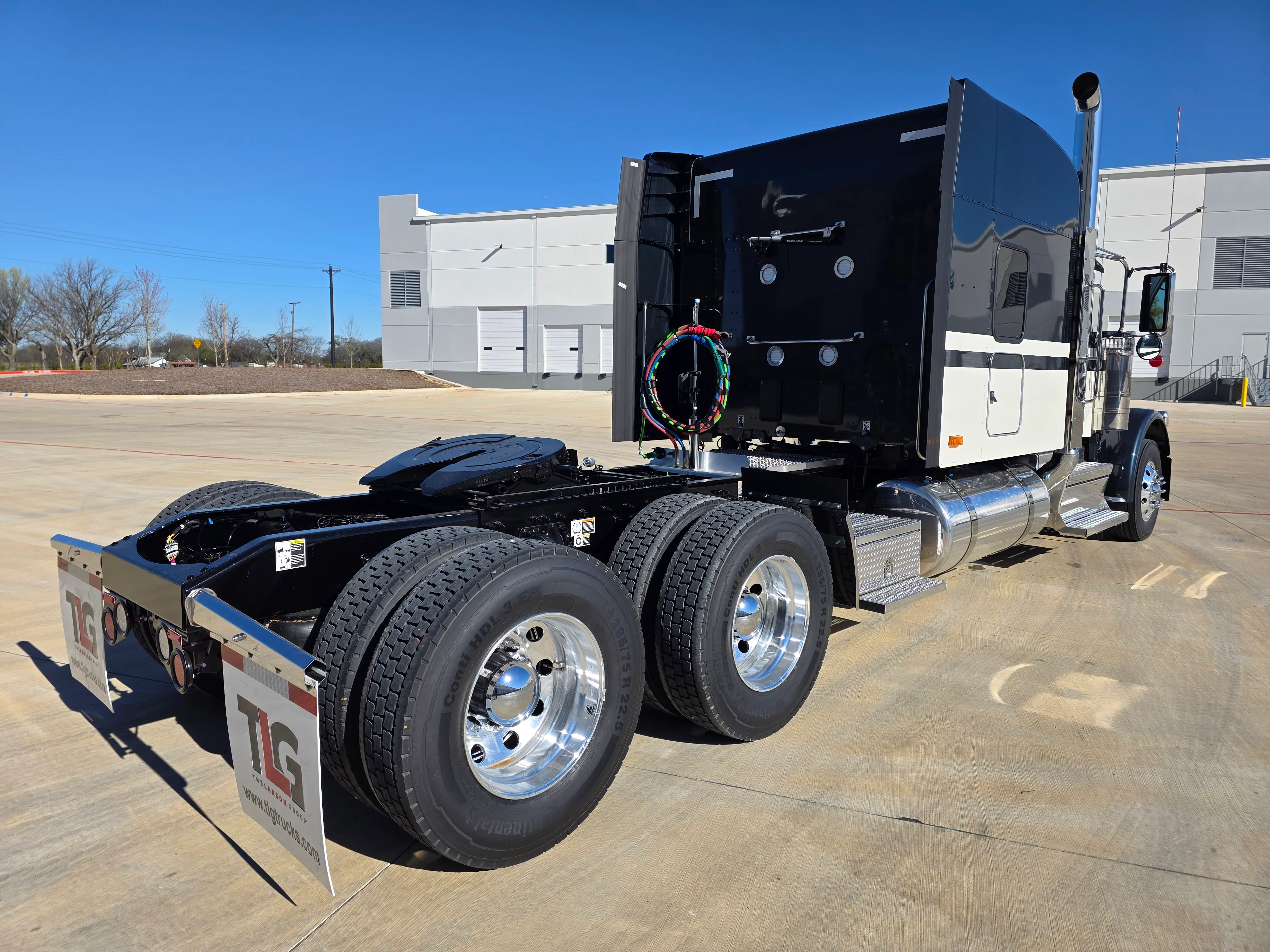 2027 Peterbilt 589 in Cincinnati, OH — photo 5