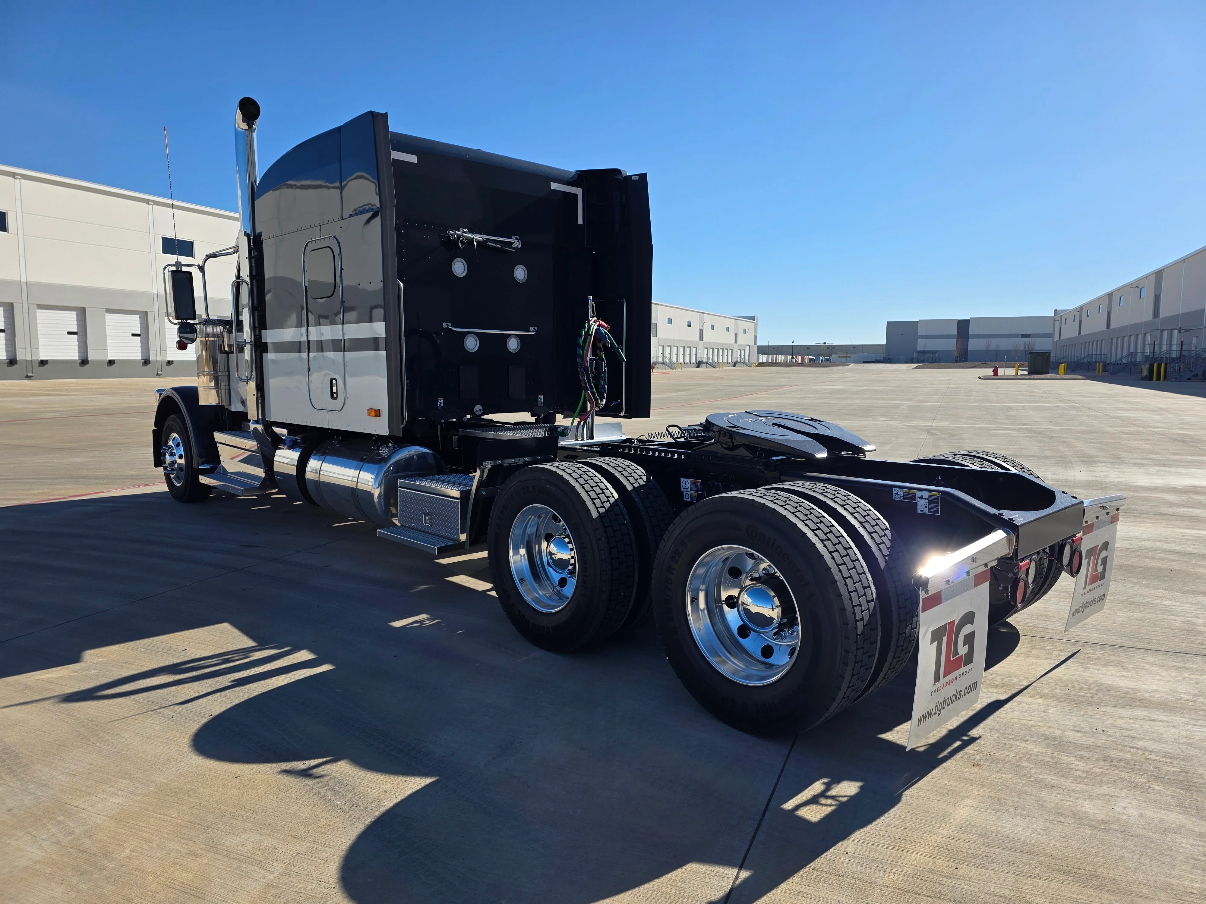 2027 Peterbilt 589 in Cincinnati, OH — photo 3