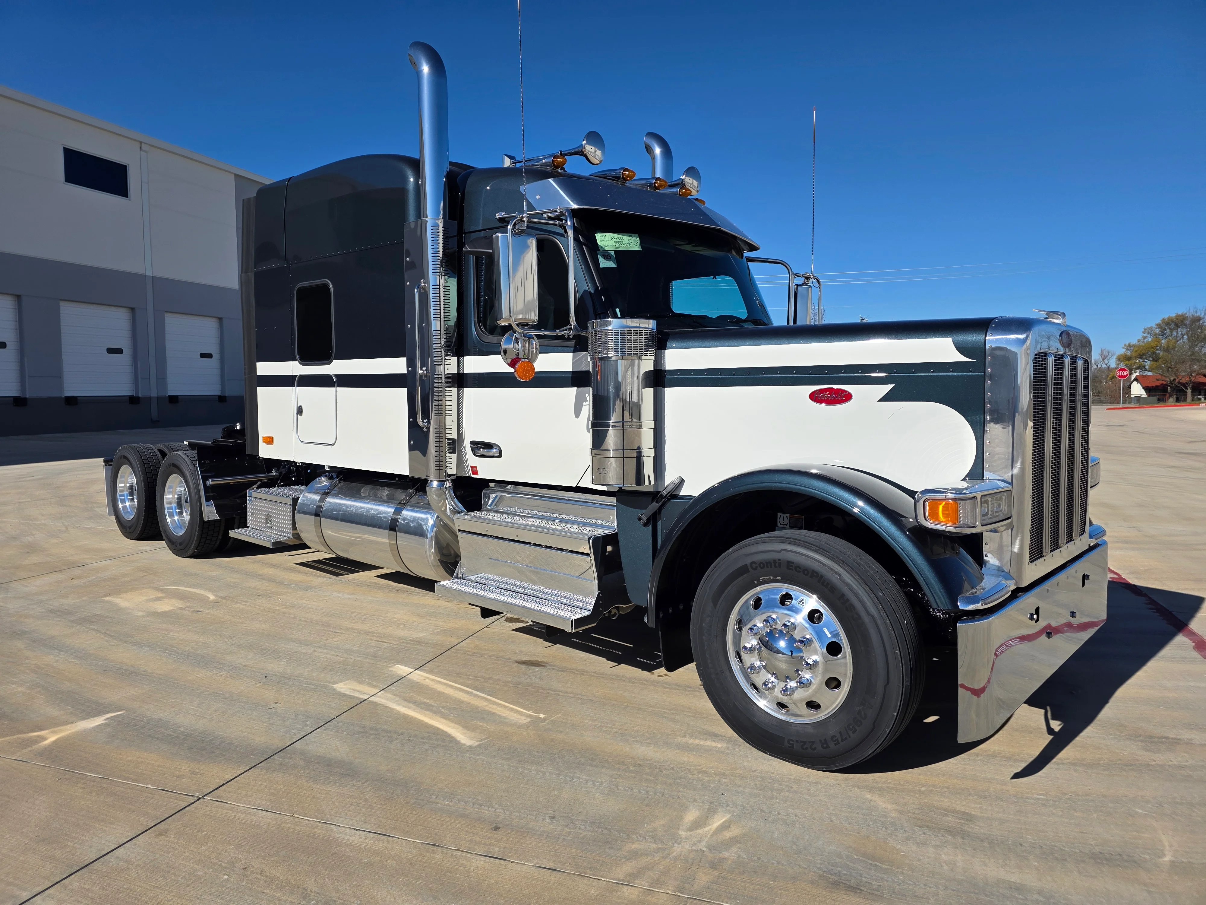 2027 Peterbilt 589 in Cincinnati, OH — photo 7