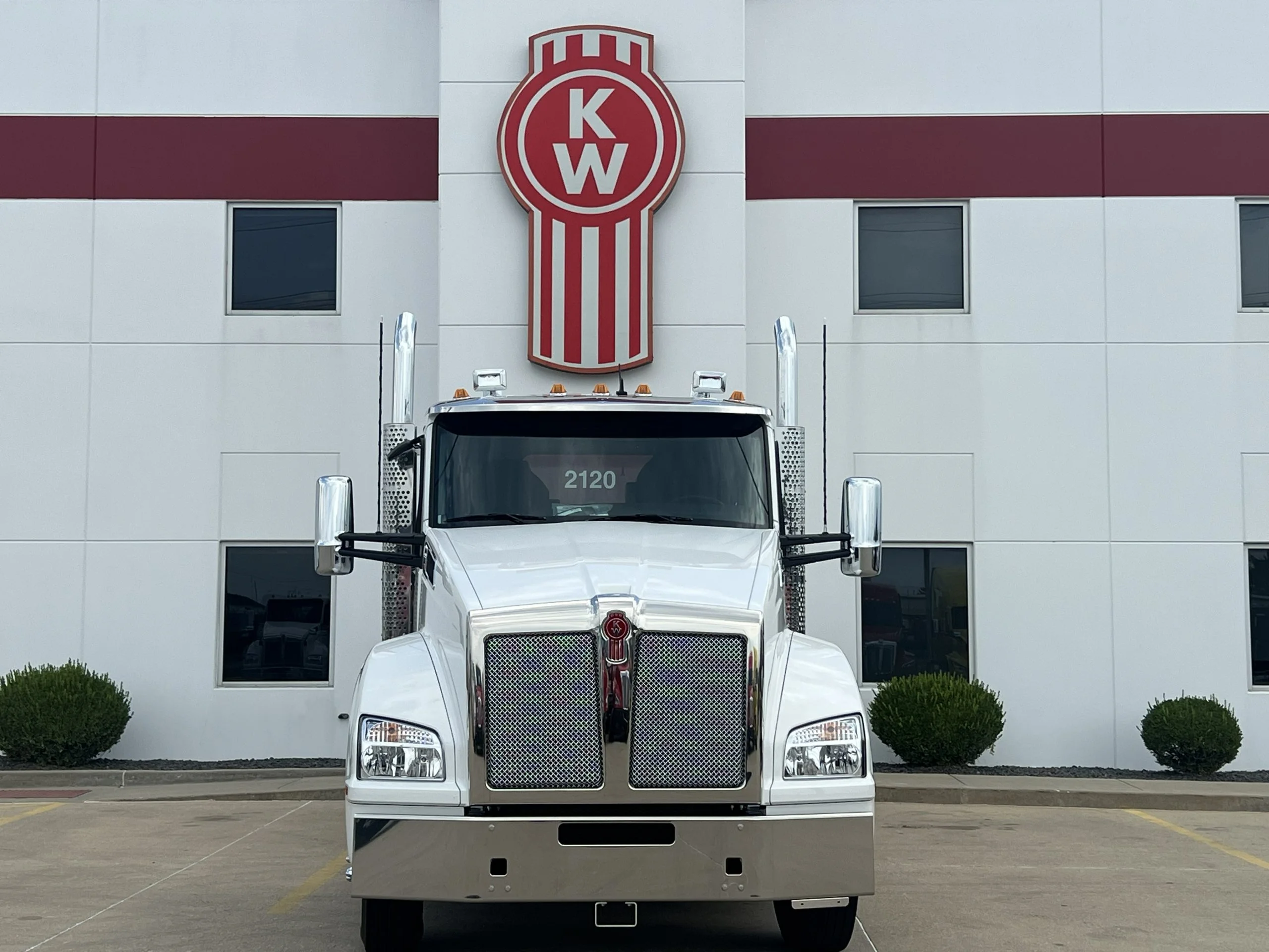 2027 Kenworth T880 in Troy, IL — photo 2