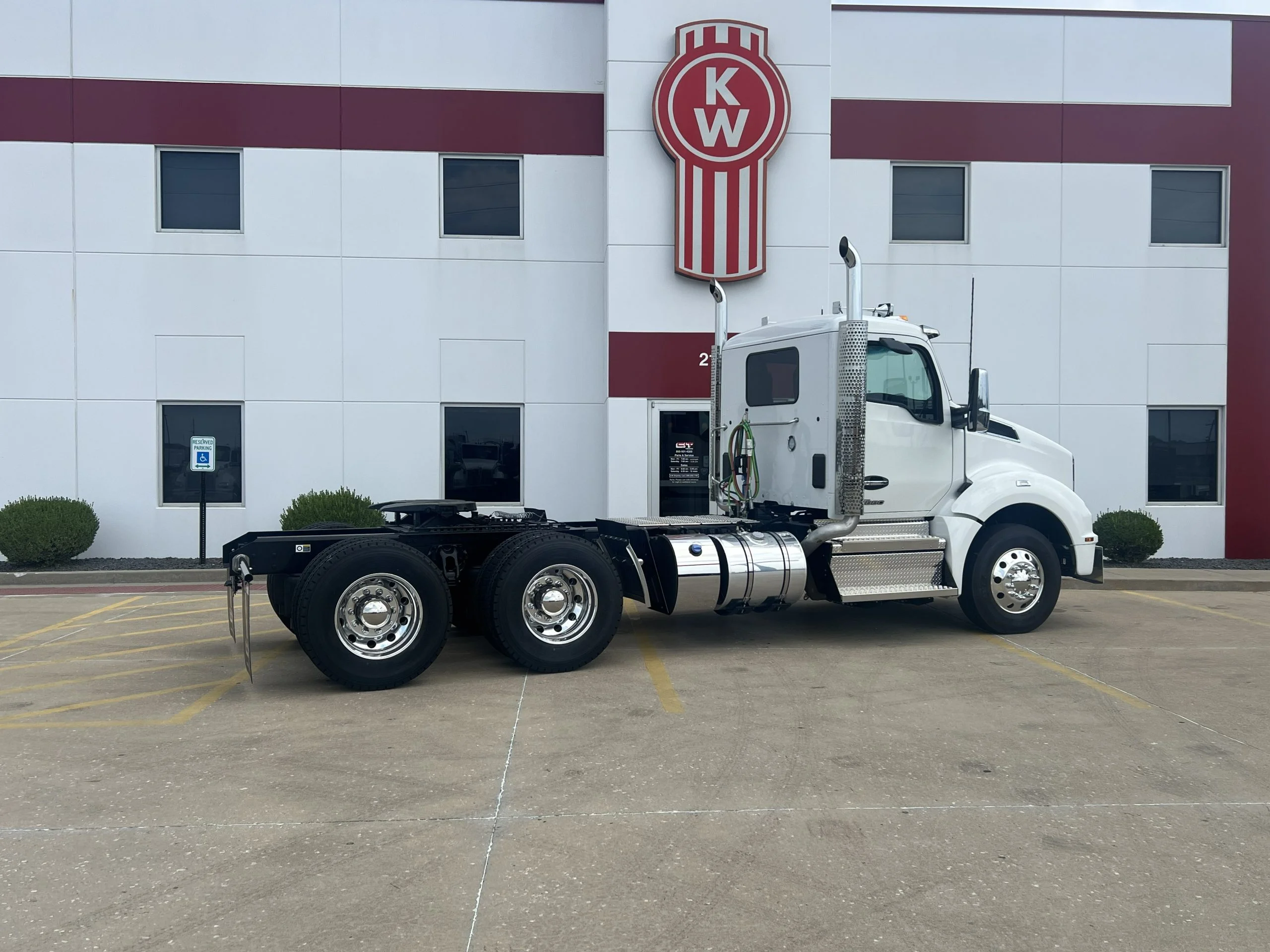 2027 Kenworth T880 in Troy, IL — photo 4
