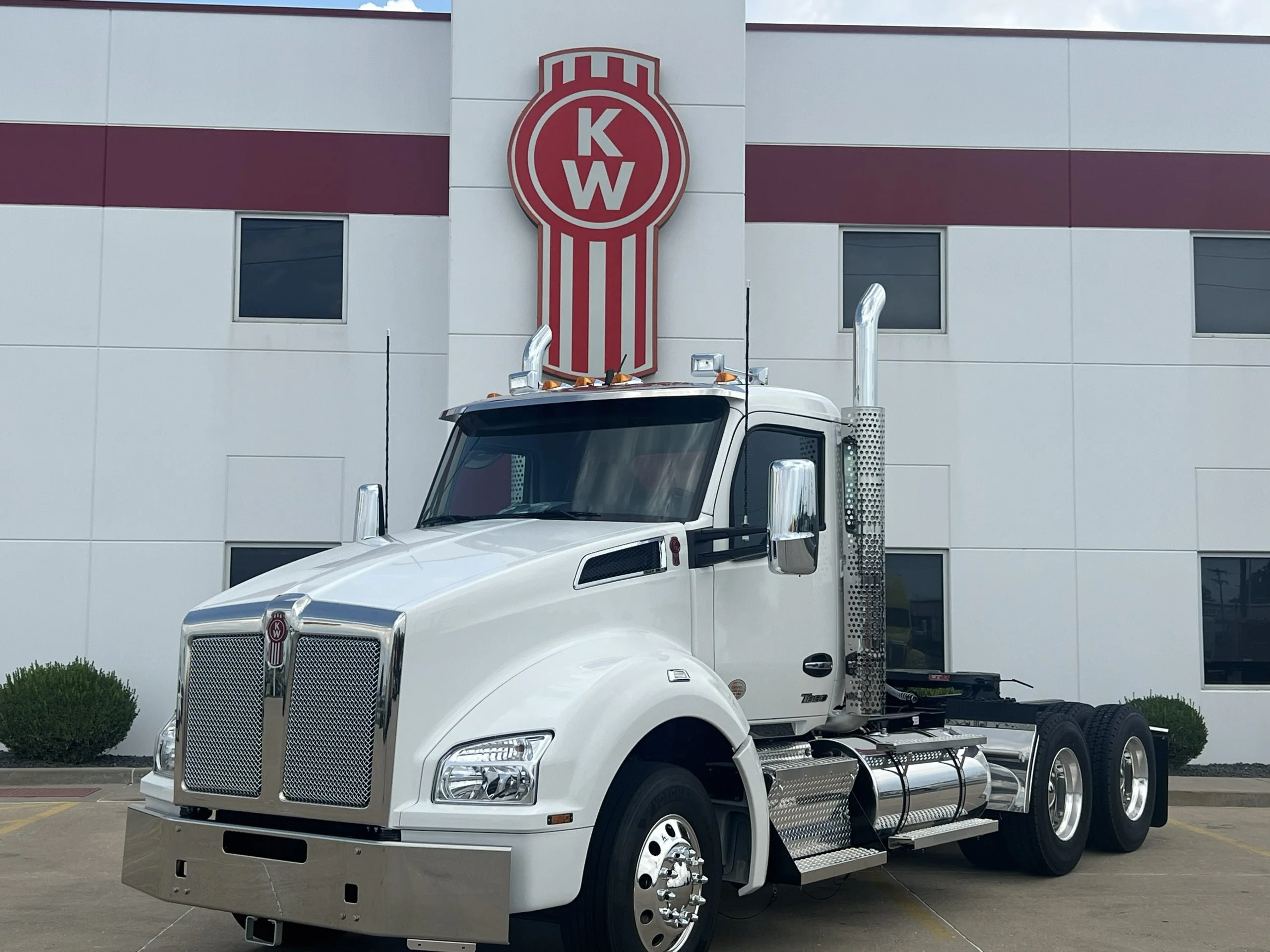 2027 Kenworth T880