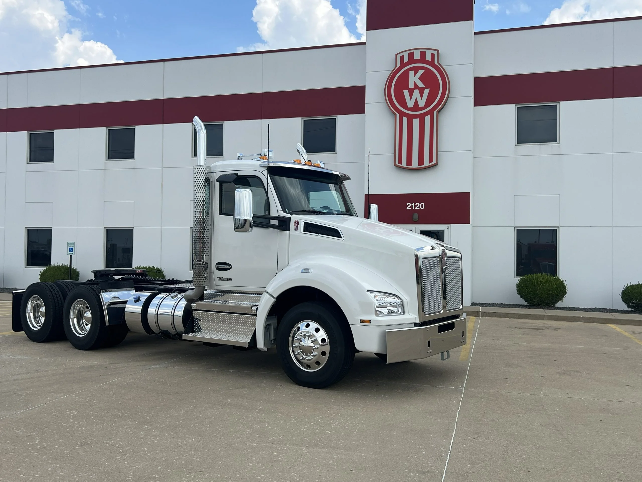 2027 Kenworth T880 in Troy, IL — photo 3
