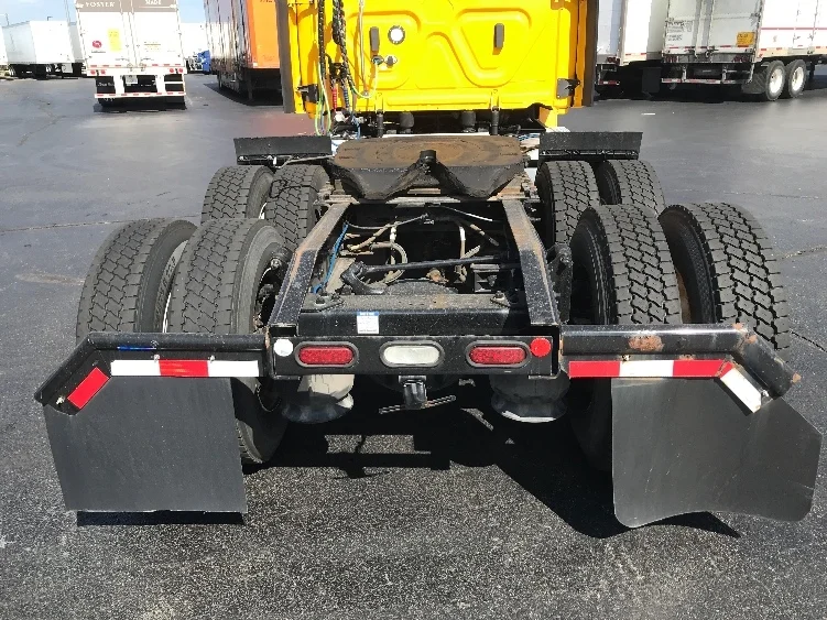 2022 Freightliner Cascadia - image 6