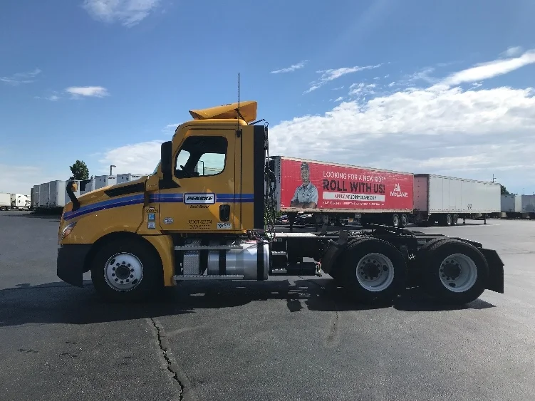 2022 Freightliner Cascadia - image 4