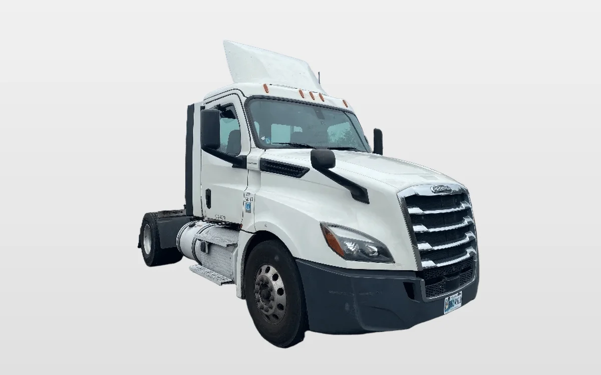 2020 Freightliner Cascadia - image 1