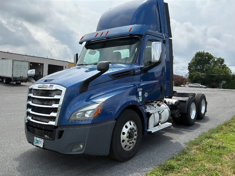 2020 Freightliner Cascadia in Allentown, PA — photo 3