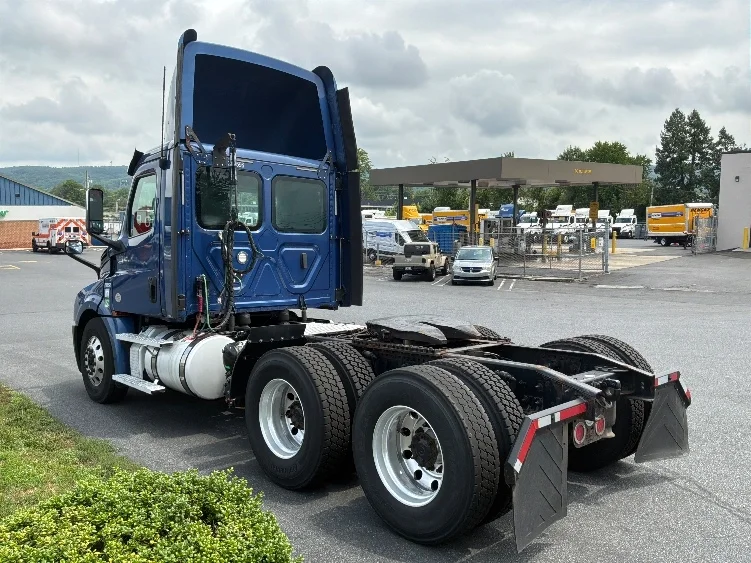 2020 Freightliner Cascadia in Allentown, PA — photo 5