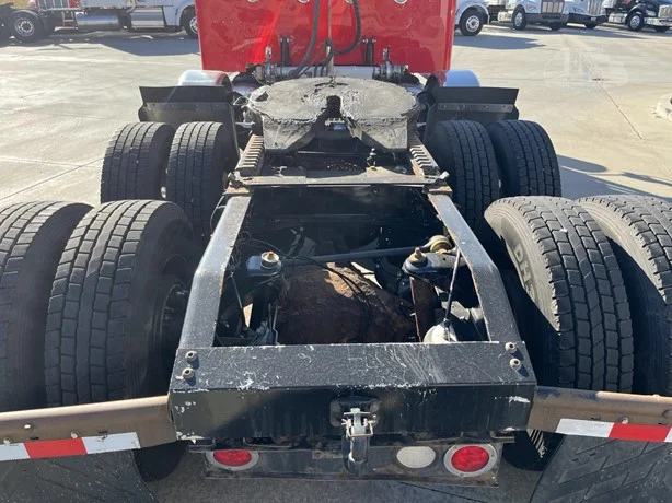 2017 Peterbilt 389 - image 6