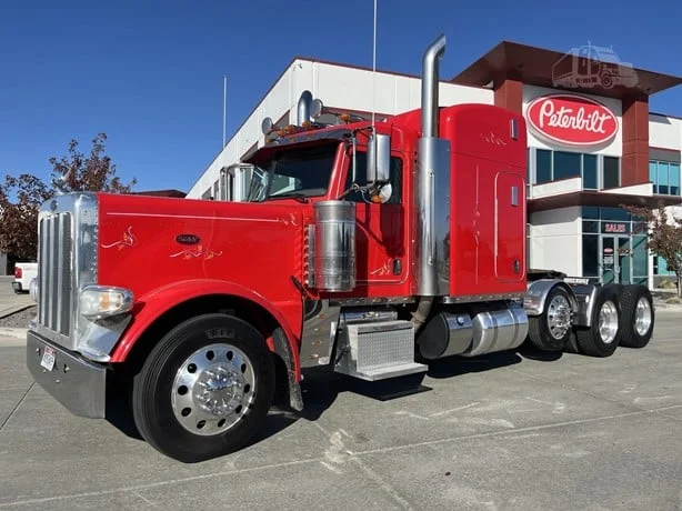 2017 Peterbilt 389 - image 1