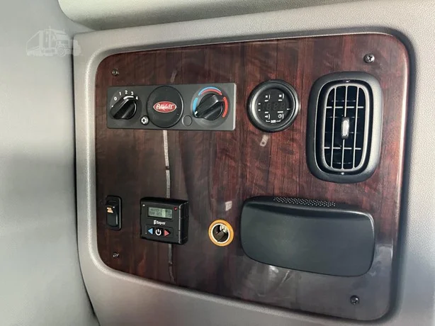 2017 Peterbilt 389 - image 28