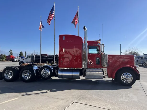 2017 Peterbilt 389 - image 10