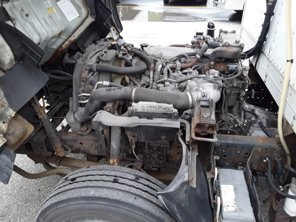 2015 Isuzu NPR - image 10