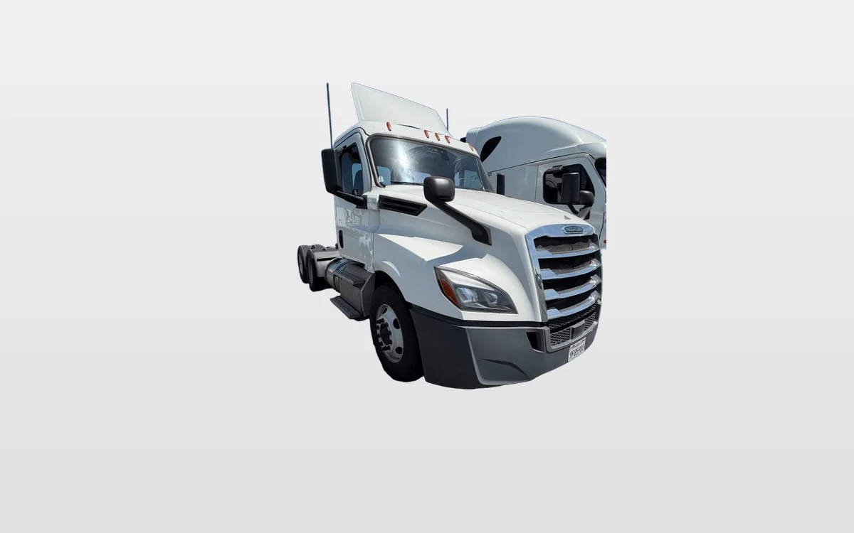 2019 Freightliner Cascadia - image 1