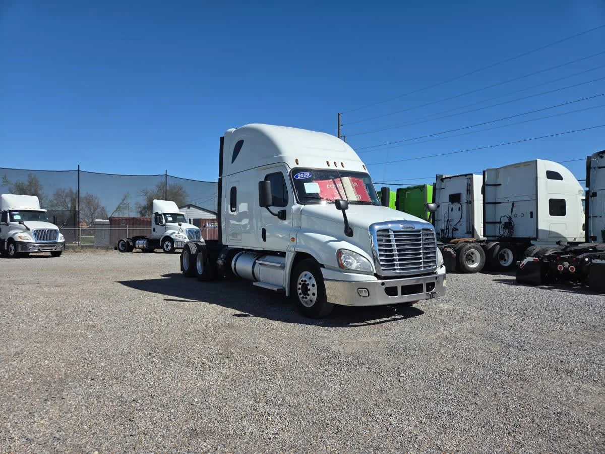 2019 Freightliner Cascadia in St. Rose, LA — photo 3