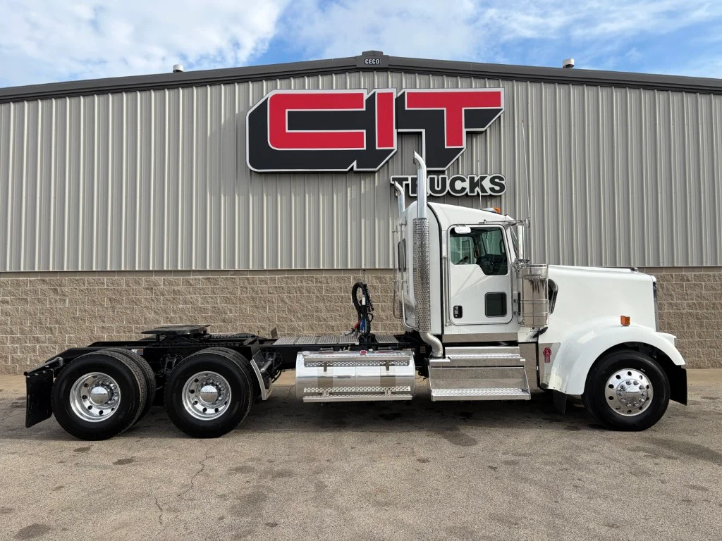 2027 Kenworth W900 in Morton, IL — photo 4