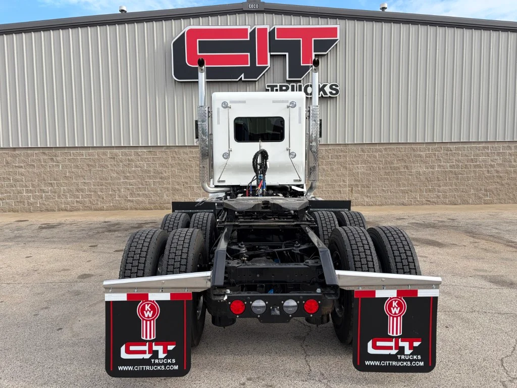 2027 Kenworth W900 in Morton, IL — photo 5