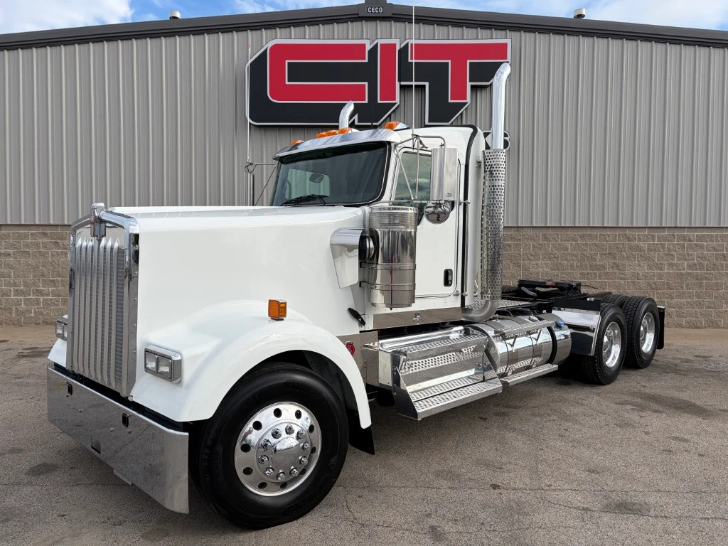 2027 Kenworth W900 in Morton, IL