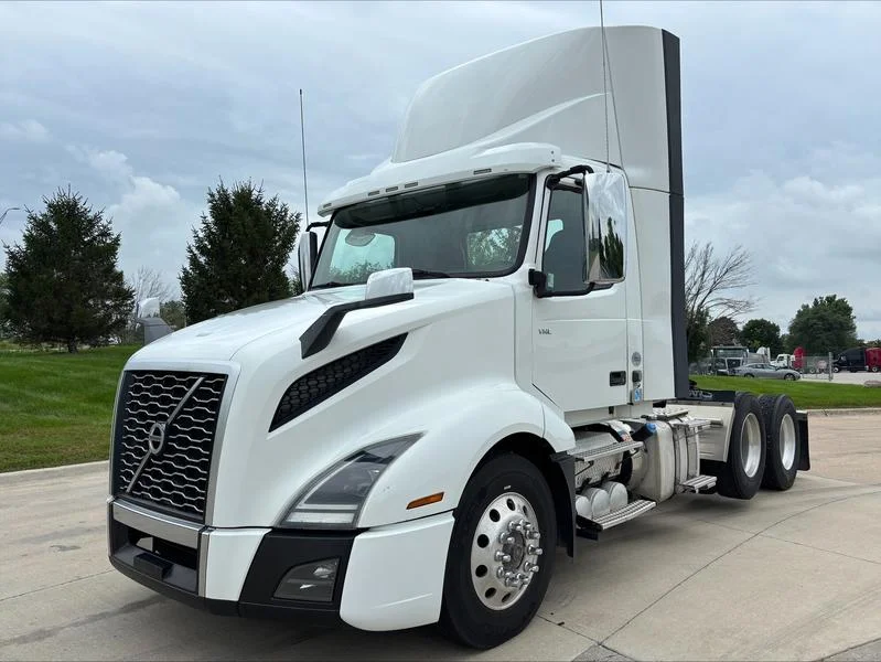2019 Volvo VNL 300 in Waukee