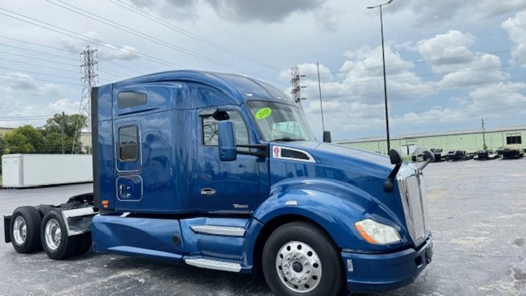 2019 Kenworth T680 - image 3